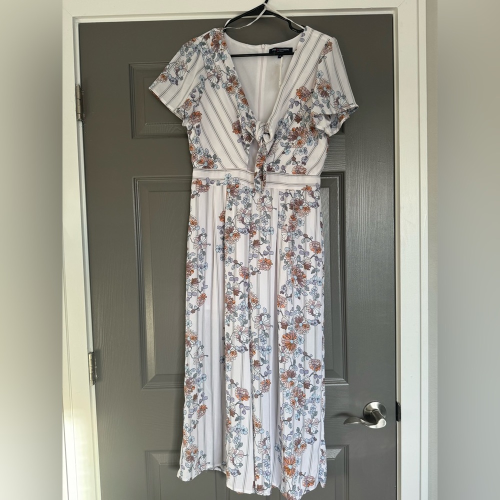 one clothing Gray Striped Floral Jumpsuit Size: M